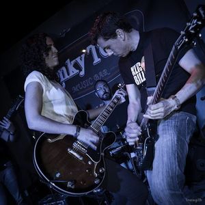 la_red presta servicio en la subcategoría de Grupos de Rock y Pop en Alicante