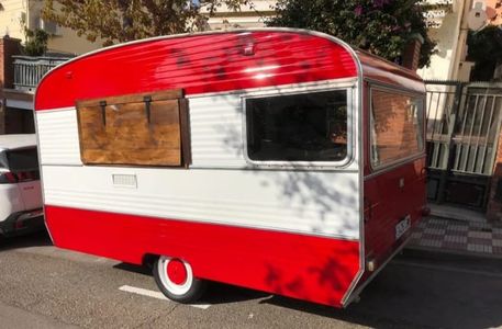 CHIK presta servicio en la subcategoría de Catering bodas en Barcelona