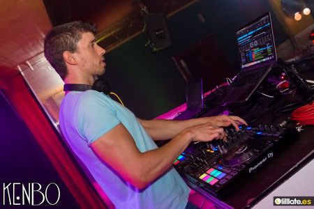 DJ CON EQUIPO EN ZARAGOZA presta servicio en la subcategoría de Djs en Zaragoza