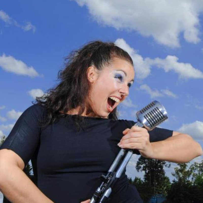 Fernanda Blainq cantante presta servicio en la subcategoría de  en 