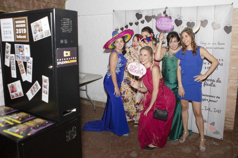 Artistika Fotomatones presta servicio en la subcategoría de  en 