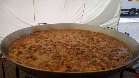 Paellas Cincovillas presta servicio en la subcategoría de Catering fiestas y celebraciones en Zaragoza