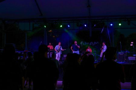 Mi Mejor Versión presta servicio en la subcategoría de Grupos de Rock y Pop en Barcelona