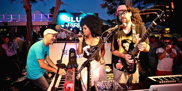 Musica a Medida presta servicio en la subcategoría de Flamenco y Coros Rocieros en Barcelona