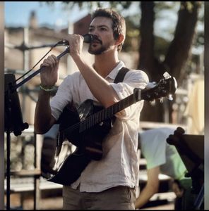 Alexma presta servicio en la subcategoría de Orquestas, cantantes y grupos en Zaragoza