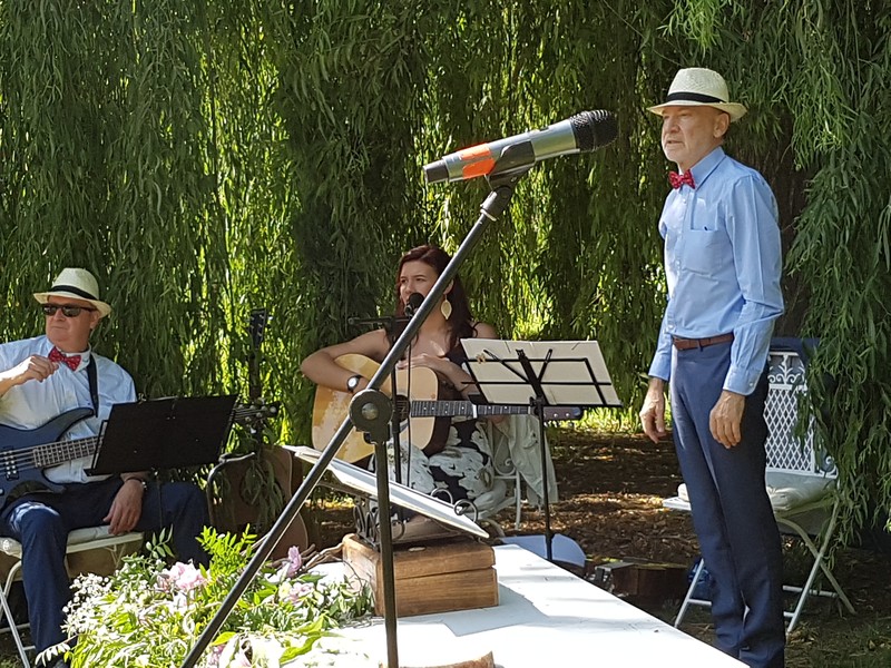 Combo Zeta presta servicio en la subcategoría de  en 