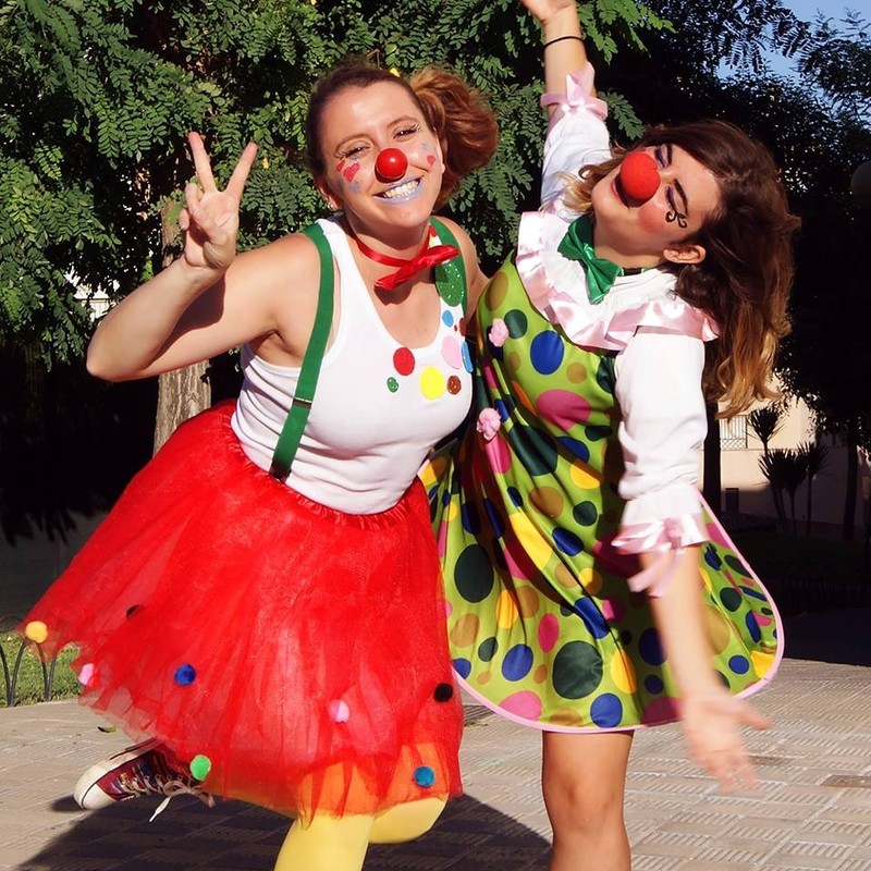 Las payasitas Lula y Lila presta servicio en la subcategoría de  en 