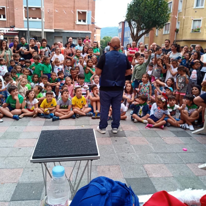 Mago Oscar Duran presta servicio en la subcategoría de  en 