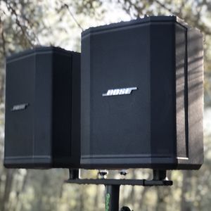 Discomòbil Girona presta servicio en la subcategoría de Djs en Girona