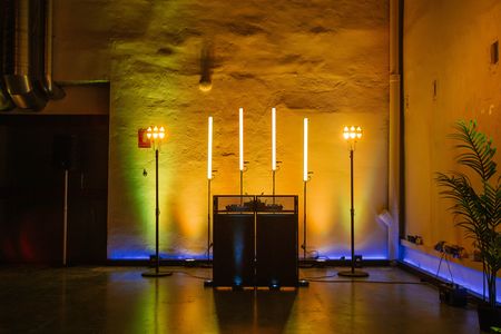 dj nomada presta servicio en la subcategoría de Djs en Barcelona