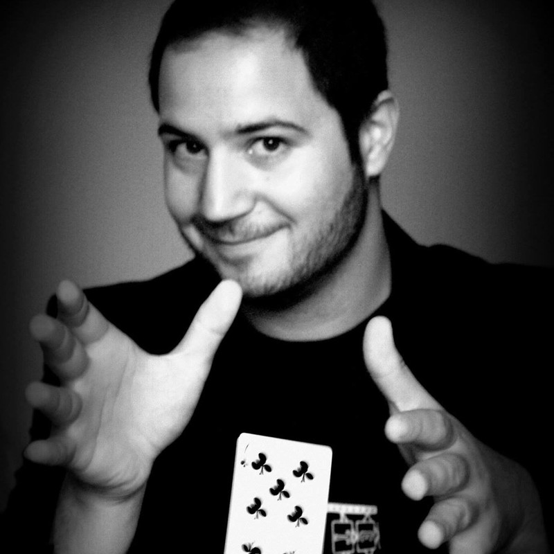 Mago Isaac Deck presta servicio en la subcategoría de  en 