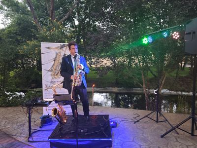 Luansaxophonist  presta servicio en la subcategoría de Grupos de Jazz en Madrid