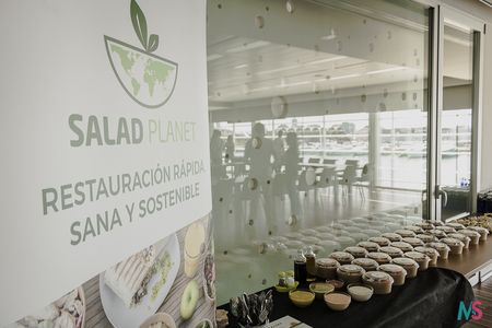 Salad Planet presta servicio en la subcategoría de Restaurantes para comidas y cenas de empresa en Valencia