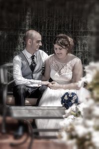 Pokys Fotógrafos presta servicio en la subcategoría de Fotógrafos de bodas en Zaragoza