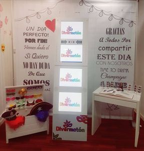 Divermatón presta servicio en la subcategoría de Fotomatón y Photocall en Tarragona