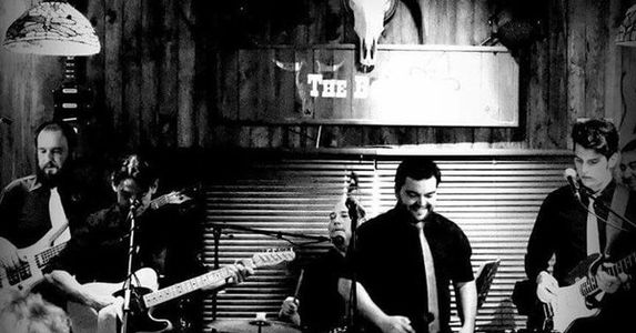 El Último Guateque presta servicio en la subcategoría de Orquestas, cantantes y grupos en Toledo