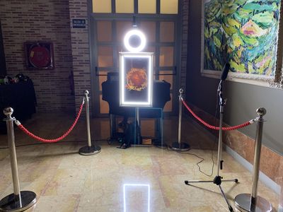 Diverfotos- Fotomatón presta servicio en la subcategoría de Fotomatón y Photocall en Valencia