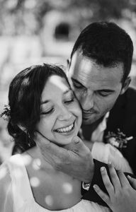 Mai Natura Fotografía presta servicio en la subcategoría de Fotógrafos de bodas en A Coruña