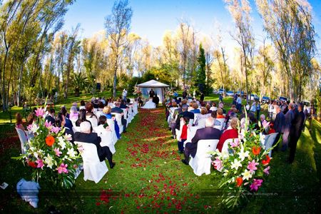 Lorenzo Maestro de Ceremonias presta servicio en la subcategoría de Maestros de Ceremonias, Oficiantes y Presentadores en Sevilla