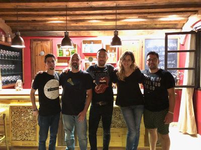 Tat Season presta servicio en la subcategoría de Grupos de Rock y Pop en Murcia