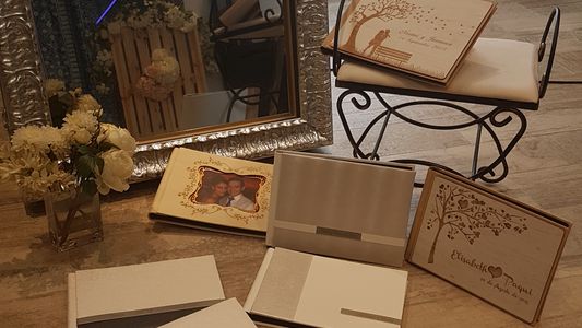 Tu espejito mágico presta servicio en la subcategoría de Fotomatón y Photocall en Málaga