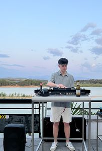 Dj 4le6 presta servicio en la subcategoría de Djs en Granada