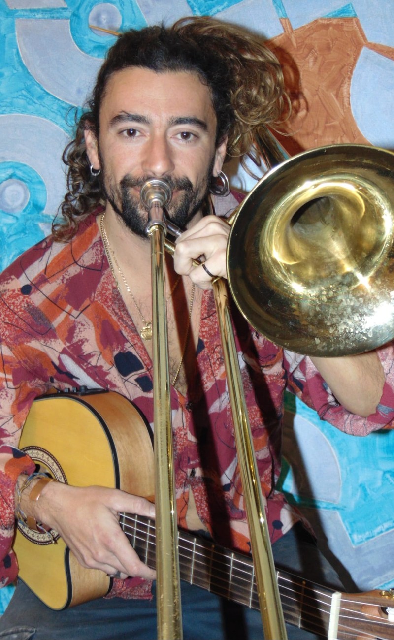 Viny Music presta servicio en la subcategoría de  en 