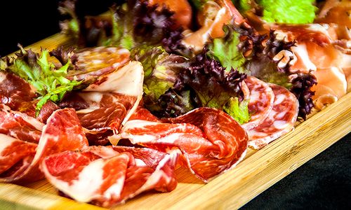 La bambola presta servicio en la subcategoría de Catering en Girona