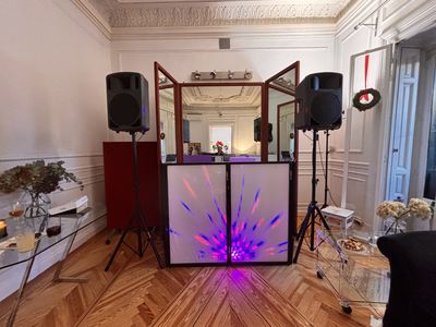Sonoriza Eventos presta servicio en la subcategoría de Djs en Madrid