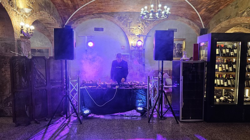 La Noche Sound presta servicio en la subcategoría de  en 