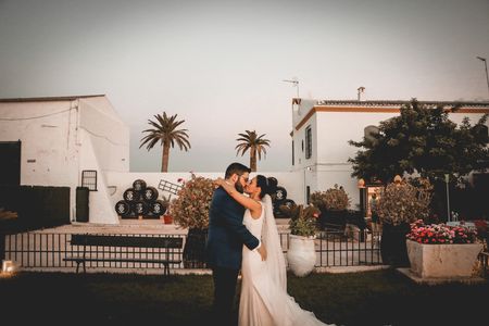 Laura Henrique Fotografía presta servicio en la subcategoría de Fotógrafos de bodas en Sevilla