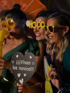 Fotomaton Berarte Fotografia presta servicio en la subcategoría de Fotomatón y Photocall en Sevilla