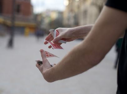 Samuel Pons presta servicio en la subcategoría de Magos en Valencia