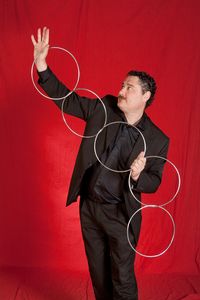 Gran Alexander presta servicio en la subcategoría de Magos en Zaragoza