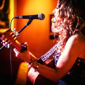 Kaba Cantautora presta servicio en la subcategoría de Orquestas, cantantes y grupos en Islas Baleares