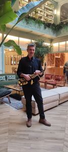 Juanma Saxofonista presta servicio en la subcategoría de Orquestas, cantantes y grupos en Sevilla