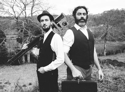 FotoMatones, la Magia de la Fotografía Analógica para tus Eventos. presta servicio en la subcategoría de Fotomatón y Photocall en A Coruña