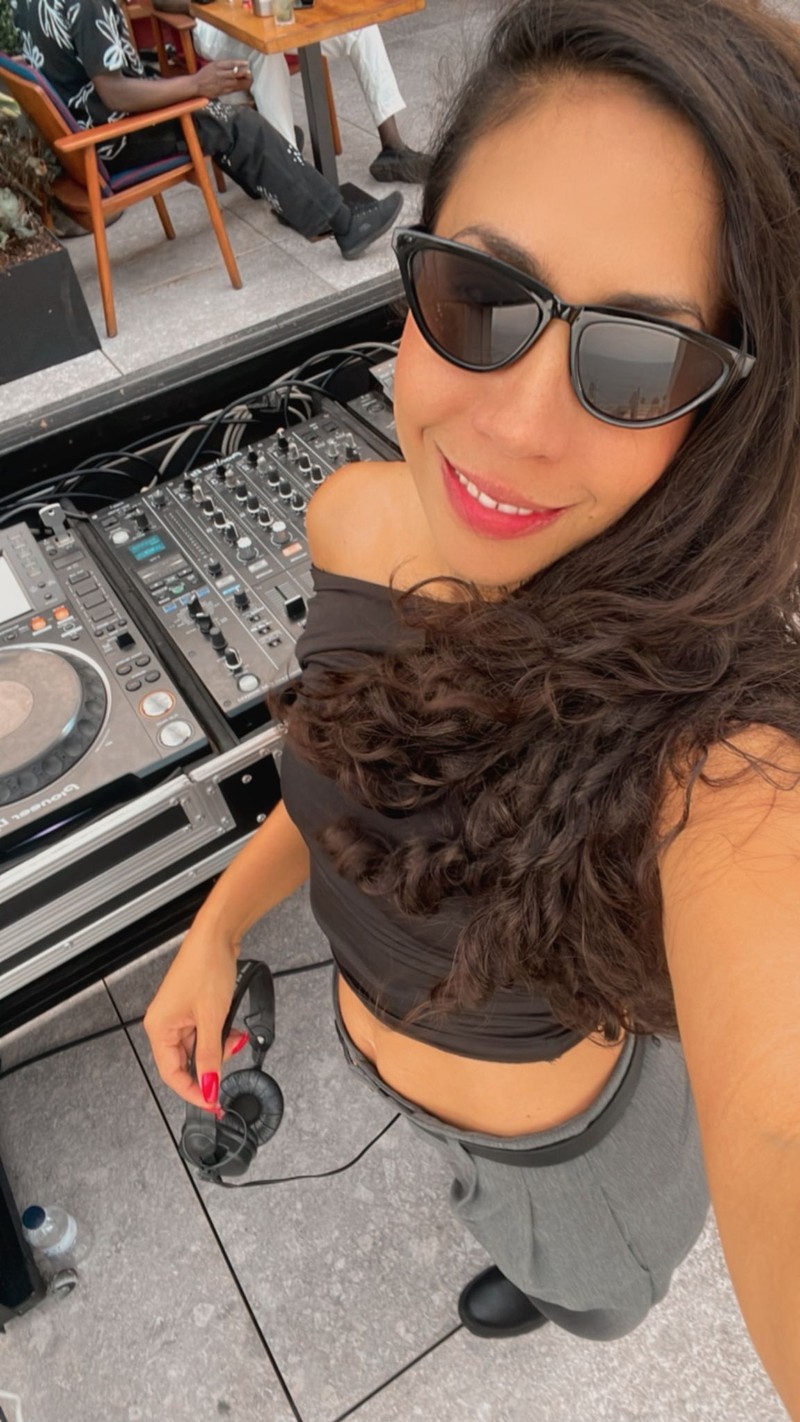 DJ Keleen  presta servicio en la subcategoría de  en 