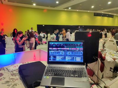 Dj. Roberto Garcia presta servicio en la subcategoría de Djs en Granada