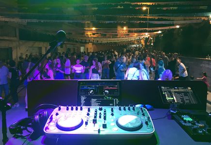 Dj Manel presta servicio en la subcategoría de Djs en Girona