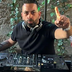 Dj Tavix presta servicio en la subcategoría de Djs en Madrid