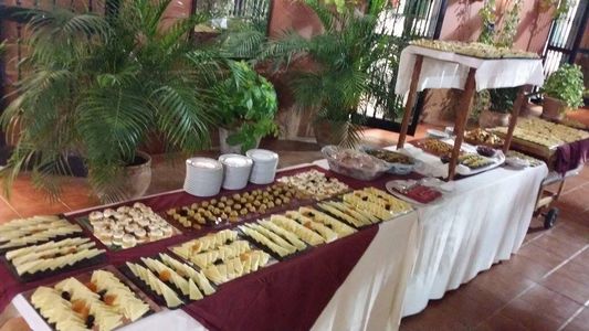 ATALAYA CATERING presta servicio en la subcategoría de Catering bodas en Sevilla