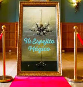 Fotomaton Sevilla presta servicio en la subcategoría de Fotomatón y Photocall en Sevilla