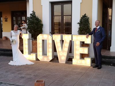 Fotofriend Fotomatones presta servicio en la subcategoría de Fotomatón y Photocall en Sevilla