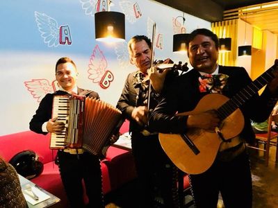 Adelita Botanero presta servicio en la subcategoría de Restaurantes para comidas y cenas de empresa en Barcelona